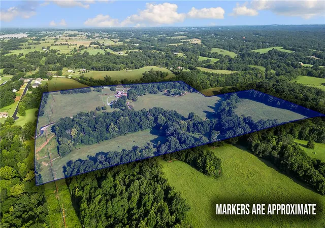 Photo 4 of Sale Pending at 4020 & 4028 Hayden Rd, Pea Ridge, AR 72751 | MLS# 1353604 | Listing updated on 2026-08-31