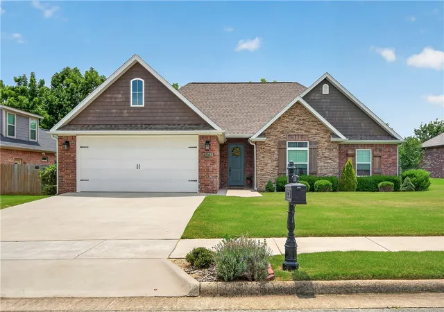 Photo 1 of Single family home for sale at 6947 Kingston Ave, Springdale, AR 72762 | MLS# 1353903 | Listing updated on 2026-09-03