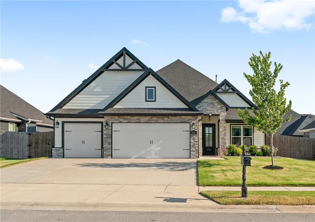 Photo 3 of Single family home for sale at 1211 Silver Maple St, Centerton, AR 72719 | MLS# 1354242 | Listing updated on 2026-09-13
