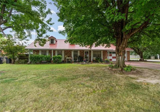 Photo 1 of Sale Pending at 1915 Dee Ave, Springdale, AR 72762 | MLS# 1354976 | Listing updated on 2026-08-29