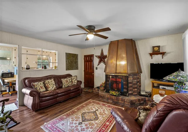 Photo 3 of Sale Pending at 1915 Dee Ave, Springdale, AR 72762 | MLS# 1354976 | Listing updated on 2026-08-29