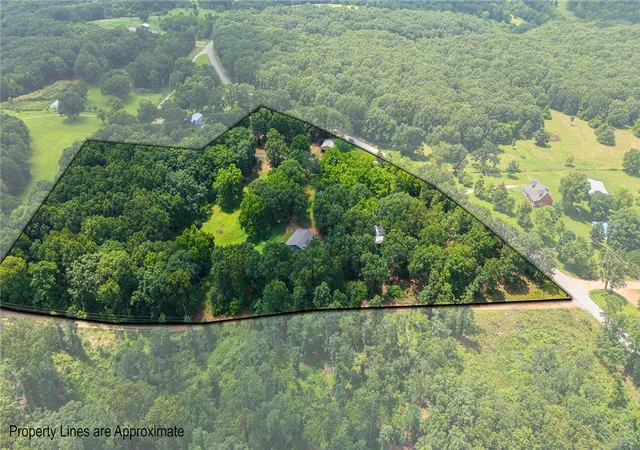 Photo 3 of Single family home for sale at 9906 Farm Rd 1162, Cassville, MO 65625 | MLS# 1355006 | Listing updated on 2026-09-10