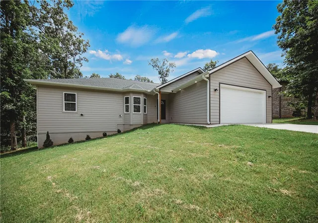 Photo 2 of Single family home for sale at 8 Whitstable Dr, Bella Vista, AR 72714 | MLS# 1355086 | Listing updated on 2026-09-04