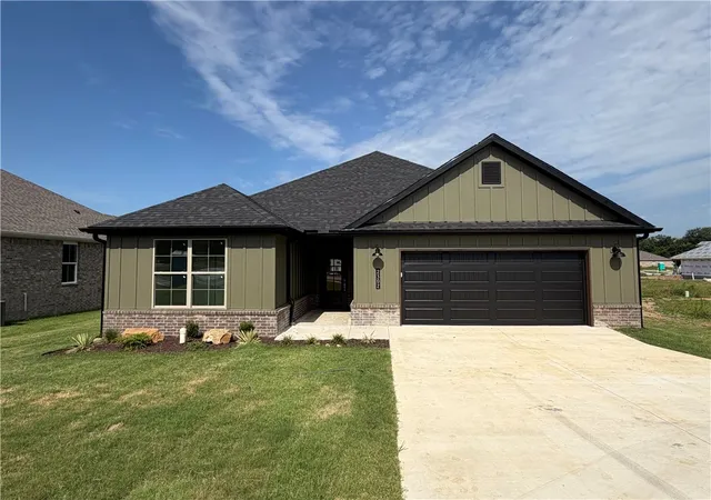 Photo 1 of Single family home for sale at 2302 Cassidy Ct, Siloam Springs, AR 72761 | MLS# 1355066 | Listing updated on 2026-09-03