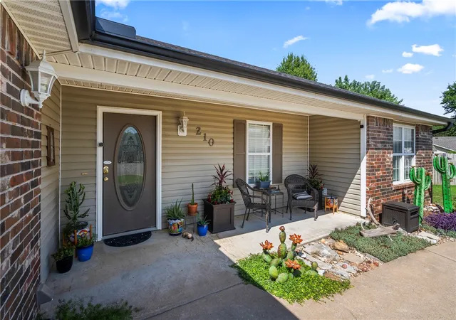 Photo 3 of Single family home for sale at 210 Perry Cir, Gravette, AR 72736 | MLS# 1355133 | Listing updated on 2026-09-11