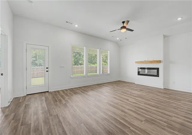 Photo 3 of Single family home for sale at 207 Kit Kat Ct, Siloam Springs, AR 72761 | MLS# 1354952 | Listing updated on 2026-09-16