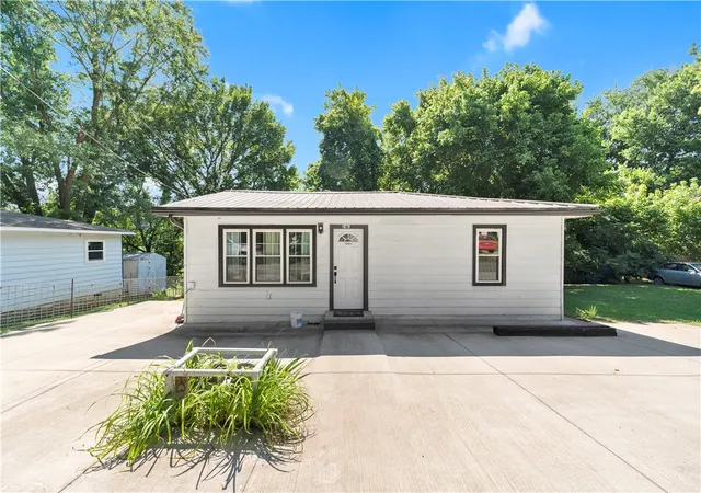 Photo 1 of Single family home for sale at 141 S Allen St, Cave Springs, AR 72718 | MLS# 1355255 | Listing updated on 2026-09-09