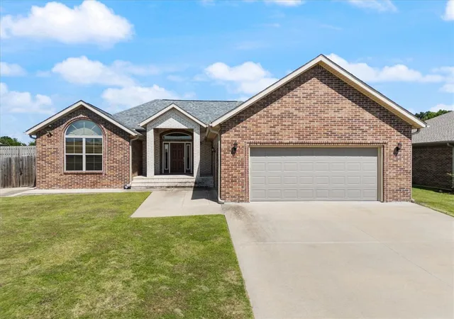 Photo 1 of Sale Pending at 1901 N Midland Knoll Ct, Siloam Springs, AR 72761 | MLS# 1355349 | Listing updated on 2026-09-08