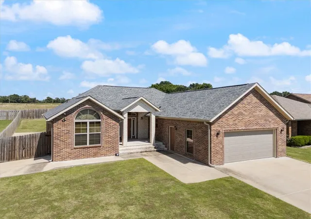 Photo 2 of Sale Pending at 1901 N Midland Knoll Ct, Siloam Springs, AR 72761 | MLS# 1355349 | Listing updated on 2026-09-08