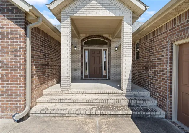Photo 3 of Sale Pending at 1901 N Midland Knoll Ct, Siloam Springs, AR 72761 | MLS# 1355349 | Listing updated on 2026-09-08