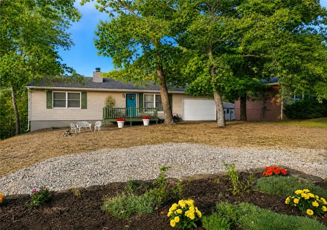 Photo 2 of Sale Pending at 146 Holiday Is Dr, Holiday Island, AR 72631 | MLS# 1355229 | Listing updated on 2026-09-16