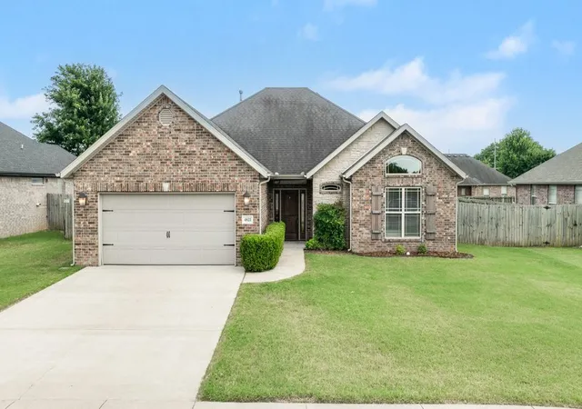 Photo 1 of Sale Pending at 4823 W Homespun Dr, Fayetteville, AR 72704 | MLS# 1355164 | Listing updated on 2026-09-06