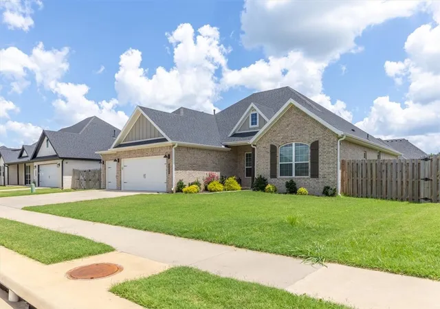 Photo 3 of Single family home for sale at 2212 Abbott Ln, Pea Ridge, AR 72751 | MLS# 1355142 | Listing updated on 2026-08-29