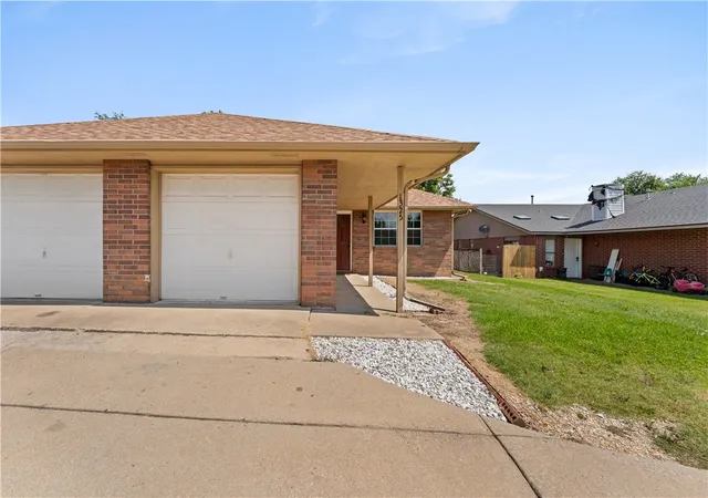 Multi family home for sale at 1325-1327 W New Hope Rd, Rogers, AR 72758 | MLS# 1355313