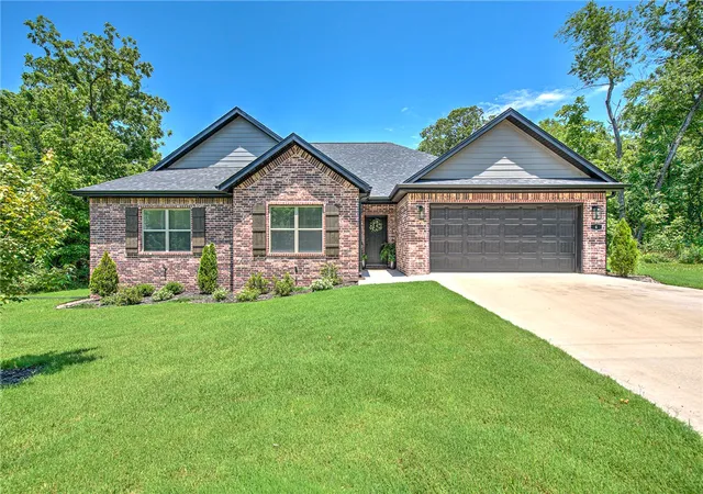 Photo 2 of Single family home for sale at 6 Burnmouth Pl, Bella Vista, AR 72715 | MLS# 1355322 | Listing updated on 2026-09-13