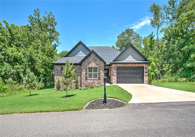 Photo 3 of Single family home for sale at 6 Burnmouth Pl, Bella Vista, AR 72715 | MLS# 1355322 | Listing updated on 2026-09-13