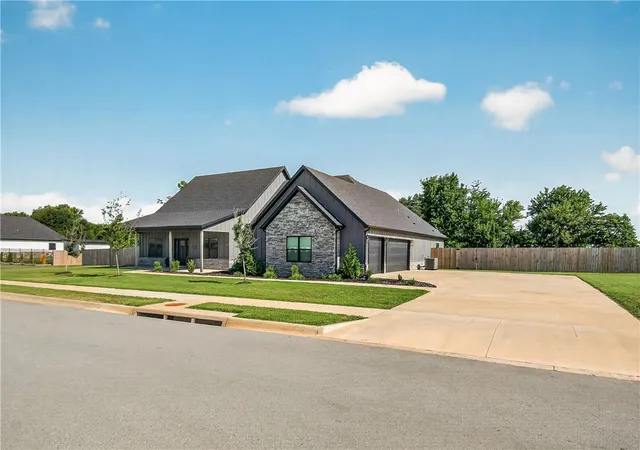 Photo 3 of Sale Pending at 1900 Strong Ave, Pea Ridge, AR 72751 | MLS# 1355136 | Listing updated on 2026-09-16