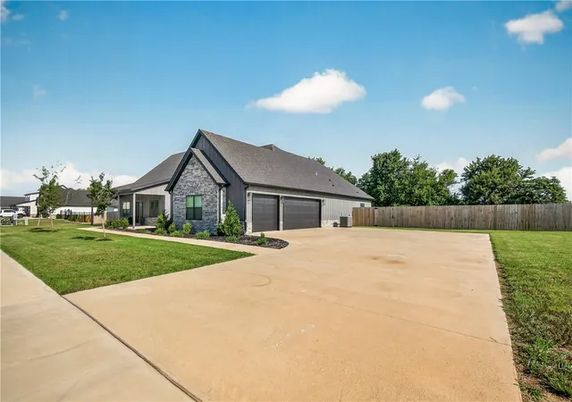 Photo 3 of Sale Pending at 1900 Strong Ave, Pea Ridge, AR 72751 | MLS# 1355136 | Listing updated on 2026-09-16