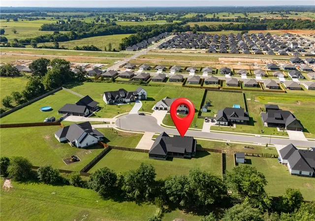 Photo 4 of Sale Pending at 1900 Strong Ave, Pea Ridge, AR 72751 | MLS# 1355136 | Listing updated on 2026-09-16