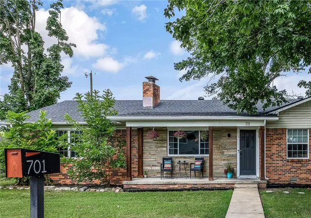 Photo 2 of Single family home for sale at 701 Nw Ford Ln, Bentonville, AR 72712 | MLS# 1355516 | Listing updated on 2026-10-02