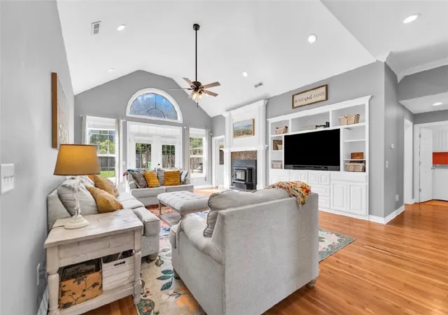 Photo 3 of Single family home for sale at 6 Breeghle Ln, Bella Vista, AR 72714 | MLS# 1355441 | Listing updated on 2026-09-10