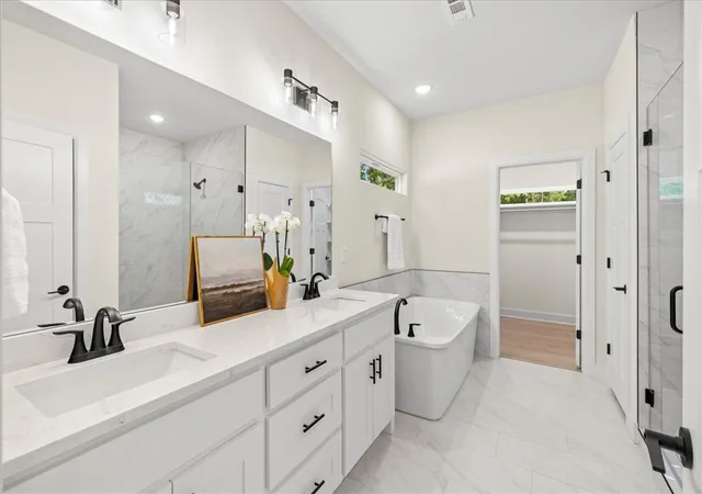 Photo 3 of Single family home for sale at 1 Kirkcudbright Dr, Bella Vista, AR 72715 | MLS# 1355543 | Listing updated on 2026-08-31