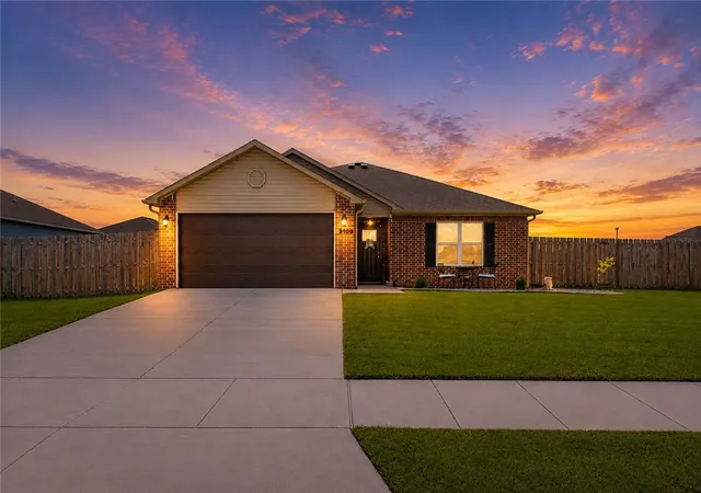 Photo 1 of Single family home for sale at 2700 Reynolds St, Pea Ridge, AR 72751 | MLS# 1354451 | Listing updated on 2026-09-01