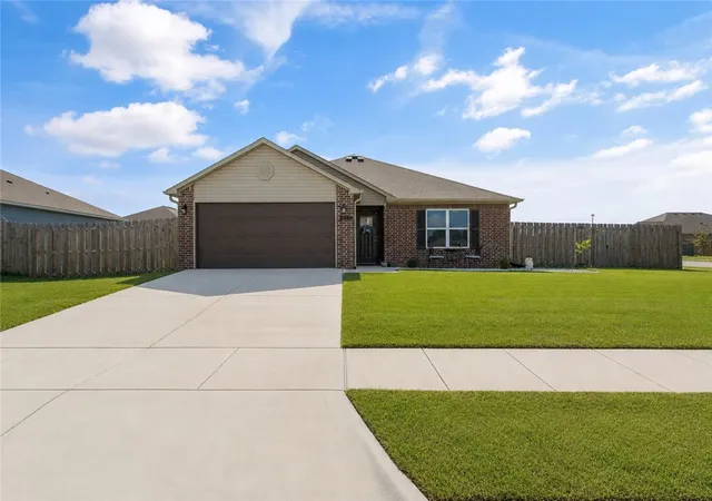 Photo 2 of Single family home for sale at 2700 Reynolds St, Pea Ridge, AR 72751 | MLS# 1354451 | Listing updated on 2026-09-01