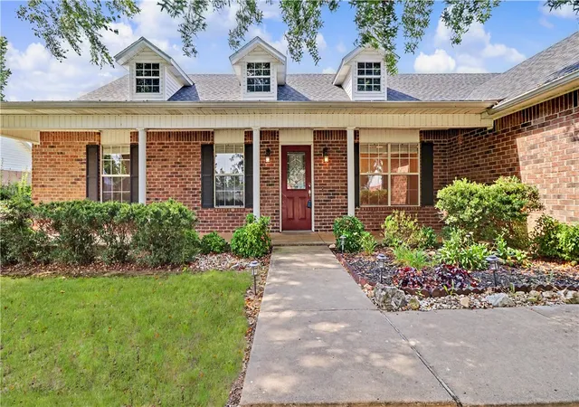 Photo 1 of Sale Pending at 1909 Sw Pine Ave, Bentonville, AR 72713 | MLS# 1355545 | Listing updated on 2026-09-09