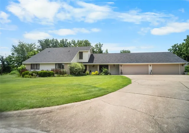 Photo 1 of Single family home for sale at 4606 W Centre Ct, Rogers, AR 72758 | MLS# 1355569 | Listing updated on 2026-10-06