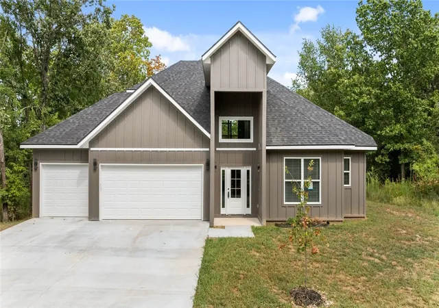 Photo 1 of Single family home for sale at 41 S Cheshnut Dr, Bella Vista, AR 72714 | MLS# 1355791 | Listing updated on 2026-09-23