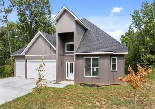 Photo 3 of Single family home for sale at 41 S Cheshnut Dr, Bella Vista, AR 72714 | MLS# 1355791 | Listing updated on 2026-09-23