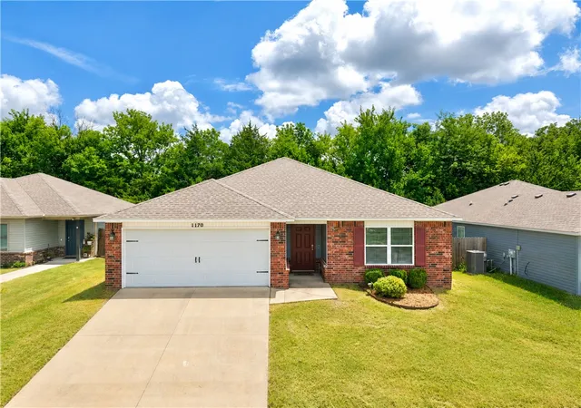 Photo 2 of Single family home for sale at 1170 S Kingfisher Ln, Fayetteville, AR 72701 | MLS# 1355795 | Listing updated on 2026-09-06