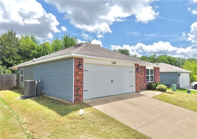 Photo 3 of Single family home for sale at 1170 S Kingfisher Ln, Fayetteville, AR 72701 | MLS# 1355795 | Listing updated on 2026-09-06