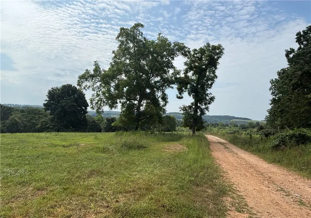 Photo 3 of Sale Pending at 1397 Underwood Ln, Berryville, AR 72616 | MLS# 1355691 | Listing updated on 2026-08-31