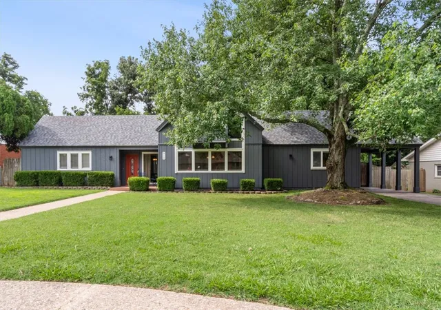 Photo 1 of Sale Pending at 912 W Elgin St, Siloam Springs, AR 72761 | MLS# 1355855 | Listing updated on 2026-09-09