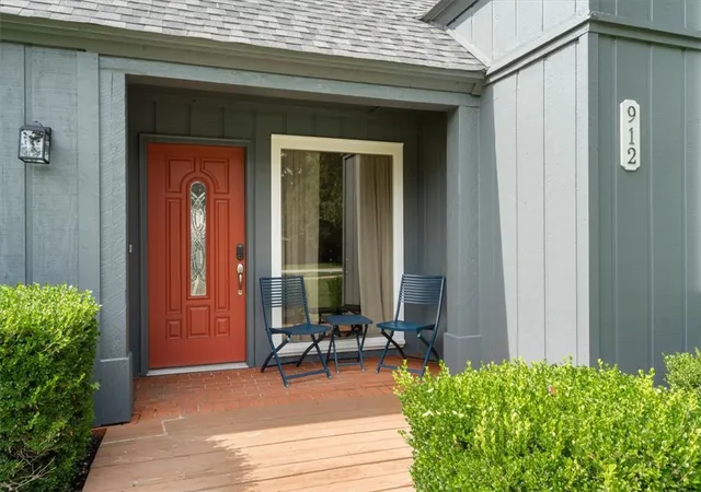 Photo 3 of Sale Pending at 912 W Elgin St, Siloam Springs, AR 72761 | MLS# 1355855 | Listing updated on 2026-09-09