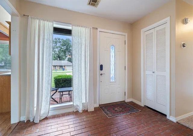 Photo 4 of Sale Pending at 912 W Elgin St, Siloam Springs, AR 72761 | MLS# 1355855 | Listing updated on 2026-08-31