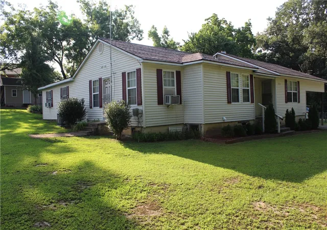 Photo 2 of Single family home for sale at 1002 N Robinson, Harrison, AR 72601 | MLS# 1355815 | Listing updated on 2026-09-30