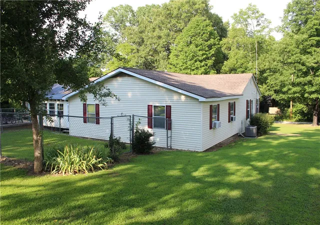 Photo 3 of Single family home for sale at 1002 N Robinson, Harrison, AR 72601 | MLS# 1355815 | Listing updated on 2026-09-30