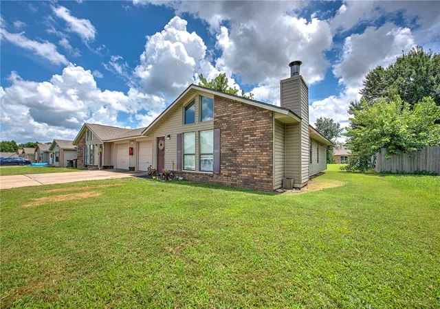 Photo 2 of Sale Pending at 2009 A&b Christy Dr, Springdale, AR 72764 | MLS# 1355511 | Listing updated on 2026-08-31