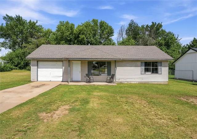 Photo 1 of Single family home for sale at 1713 N Inglewood St, Siloam Springs, AR 72761 | MLS# 1355947 | Listing updated on 2026-09-12