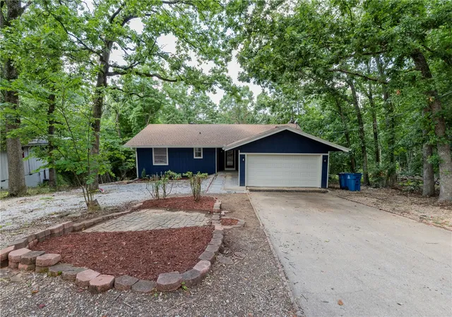 Photo 2 of Single family home for sale at 14 Abbey Ln, Bella Vista, AR 72715 | MLS# 1355998 | Listing updated on 2026-09-19