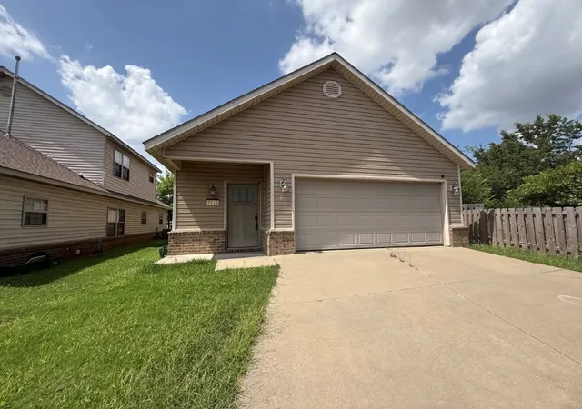 Photo 1 of Single family home for sale at 3115 W Old Farmington Rd, Fayetteville, AR 72704 | MLS# 1356080 | Listing updated on 2026-09-23