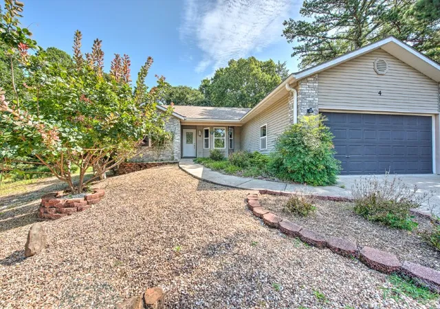 Photo 2 of Single family home for sale at 4 Sarum Ln, Bella Vista, AR 72714 | MLS# 1356022 | Listing updated on 2026-09-09