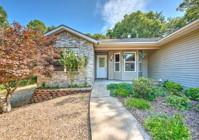 Photo 3 of Single family home for sale at 4 Sarum Ln, Bella Vista, AR 72714 | MLS# 1356022 | Listing updated on 2026-09-09