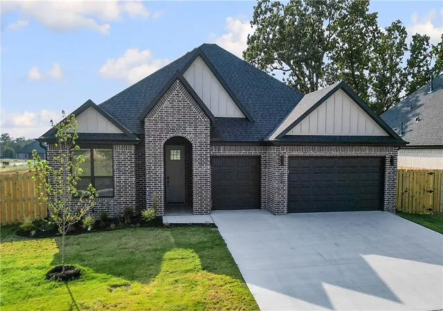 Photo 2 of Single family home for sale at 701 Steep Hl Ln, Cave Springs, AR 72718 | MLS# 1356127 | Listing updated on 2026-10-22