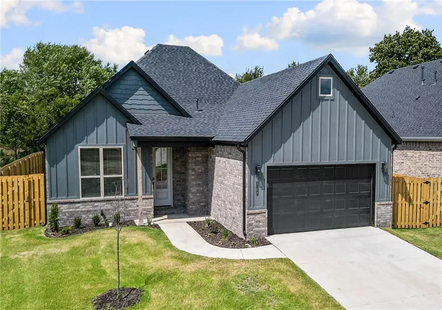 Photo 2 of Single family home for sale at 2108 Porter St, Pea Ridge, AR 72751 | MLS# 1356099 | Listing updated on 2026-10-05