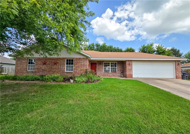 Photo 1 of Sale Pending at 686 Richland Crk Ave, Elkins, AR 72727 | MLS# 1356374 | Listing updated on 2026-09-12