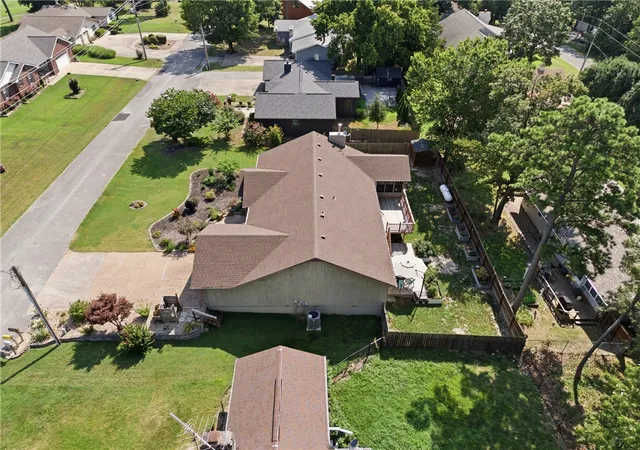 Photo 4 of Single family home for sale at 24 Indian Wells, Holiday Island, AR 72631 | MLS# 1356456 | Listing updated on 2026-09-20